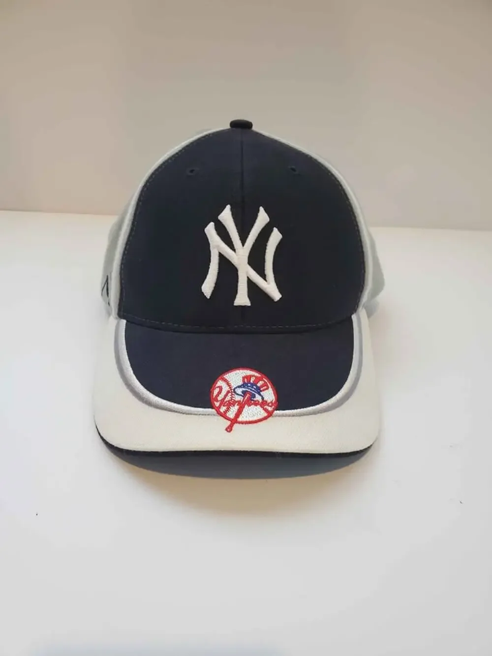 New York Yankees Adjustable Hat – Twins Enterprise Strapback